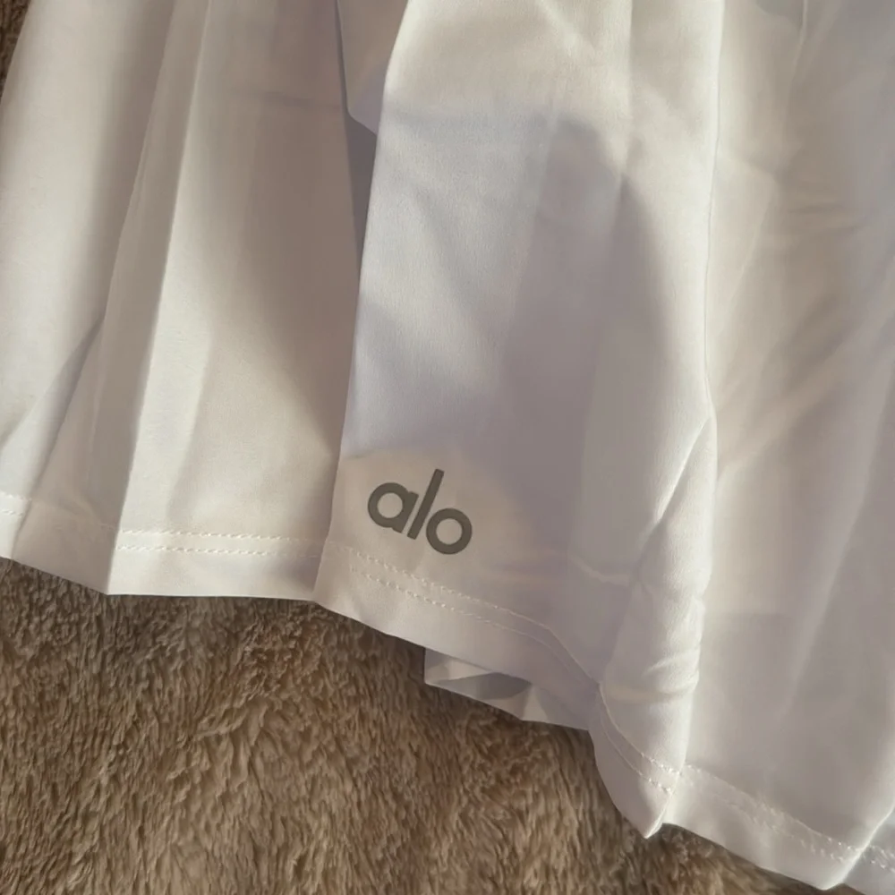 Like new Alo yoga skirt